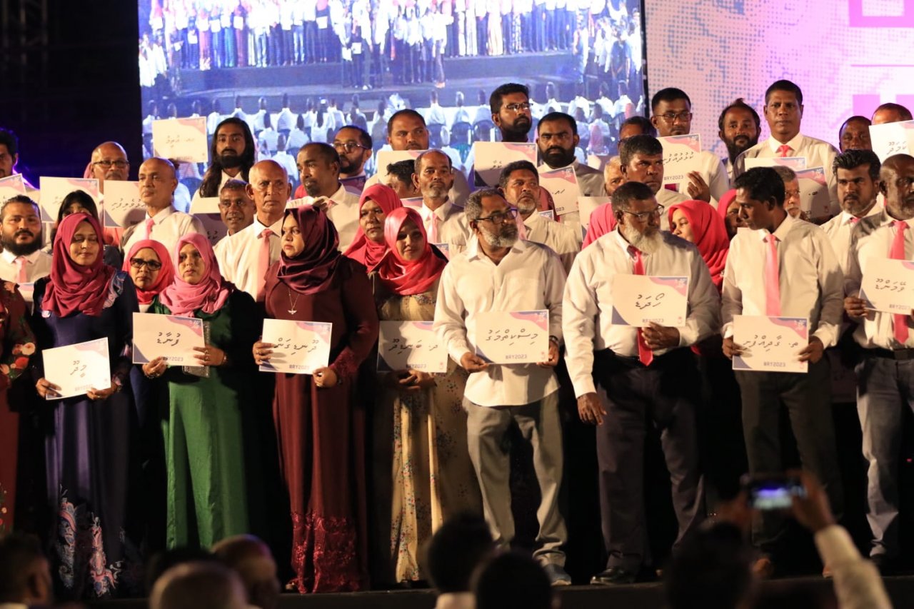 ރައީސް ޔާމީނަށް ރިޔާސީ ޓިކެޓް ހަވާލުކުރުމުގެ ބިޔަ ޖަލްސާ