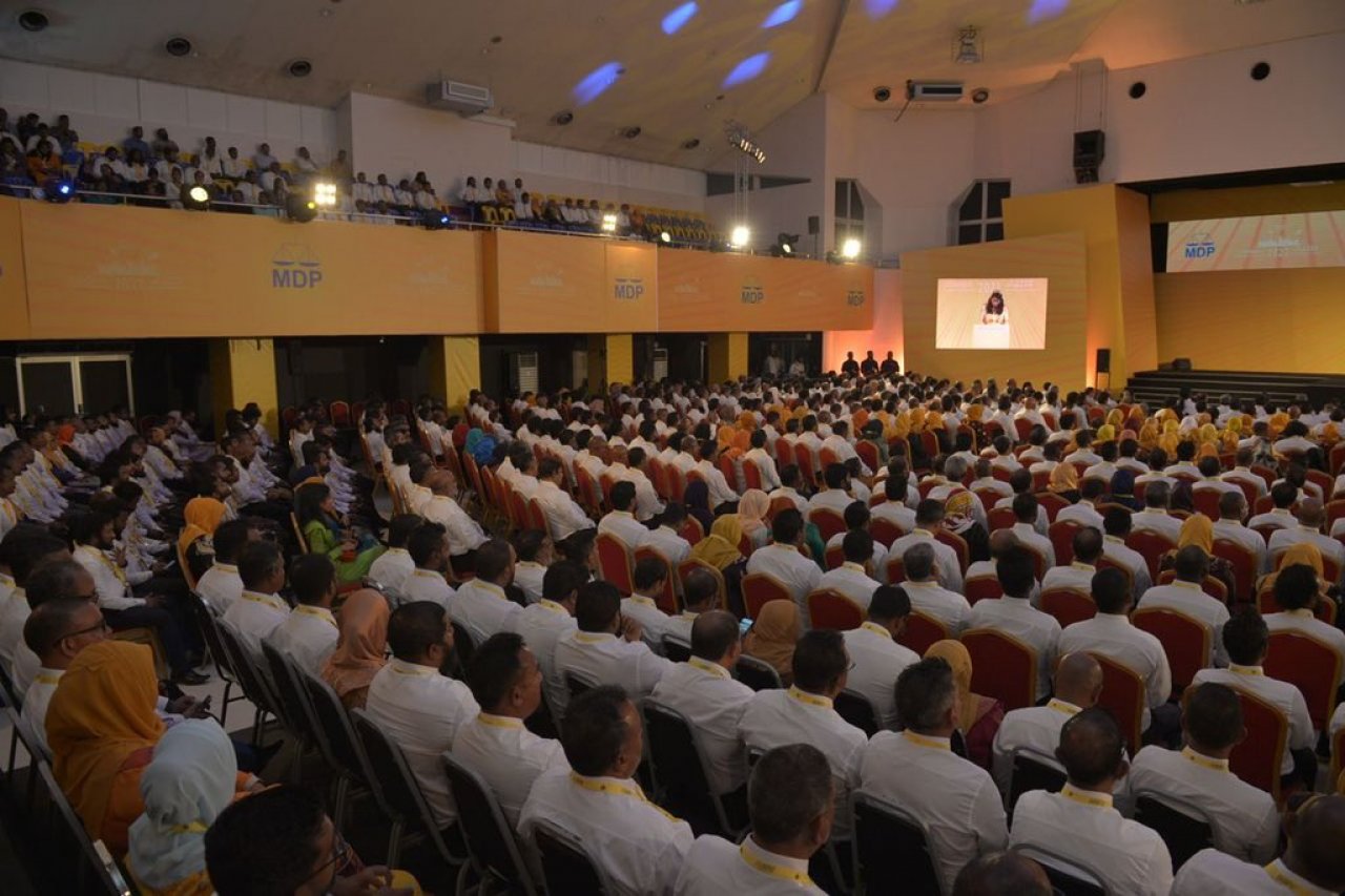 ބައިބައިވެފައިވާ އެމްޑީޕީގެ ހުރިހާ މޫނެއް އެއް ތަނަކަށް 