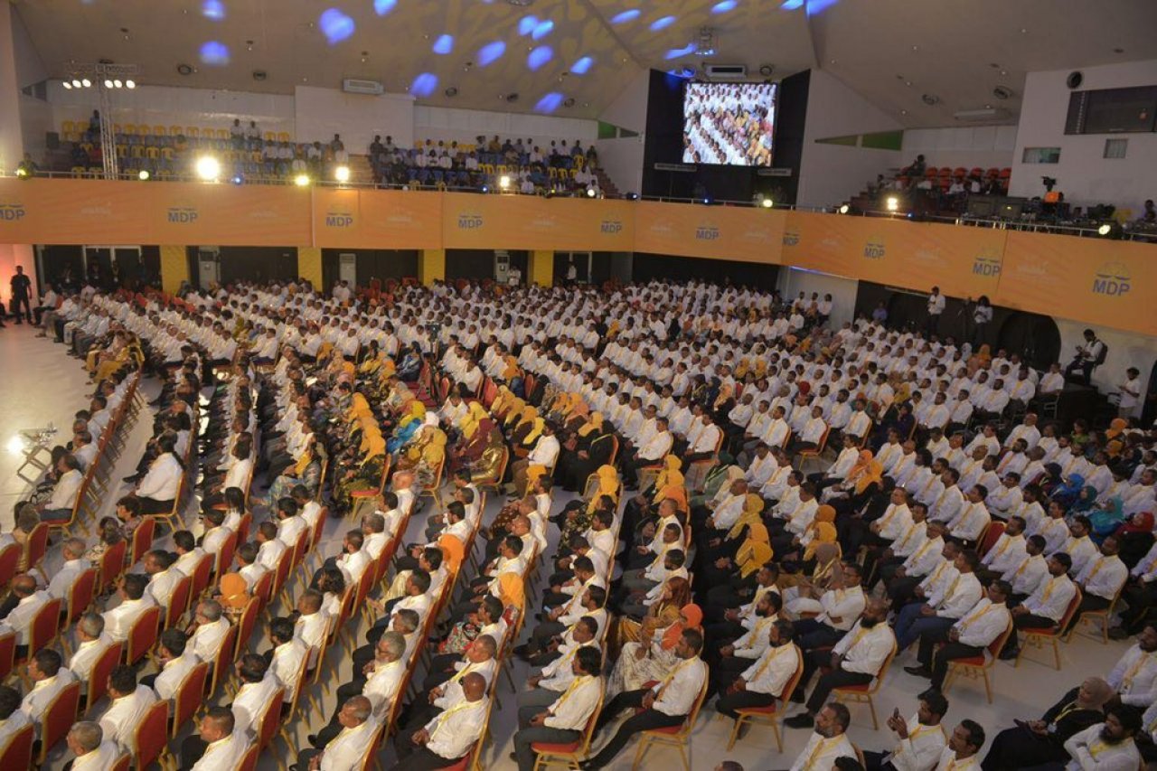 ބައިބައިވެފައިވާ އެމްޑީޕީގެ ހުރިހާ މޫނެއް އެއް ތަނަކަށް 