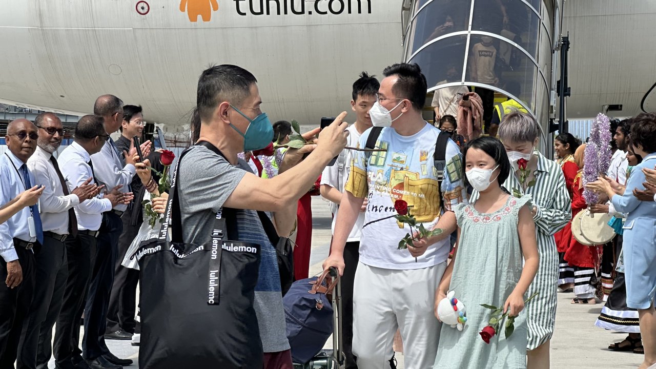 ތިން އަހަރުގެ މެދުކެނޑުމަކަށް ފަހު ޗައިނާ ޓޫރިސްޓުން އަލުން ރާއްޖެއަށް