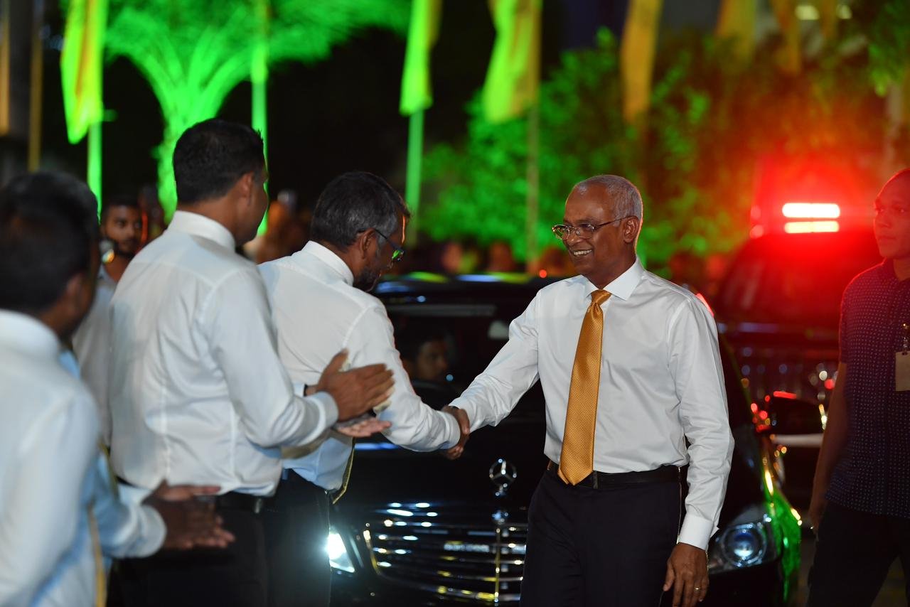 ރައީސް ސޯލިހަށް އެމްޑީޕީގެ ރިޔާސީ ޓިކެޓް ހަވާލުކުރުން