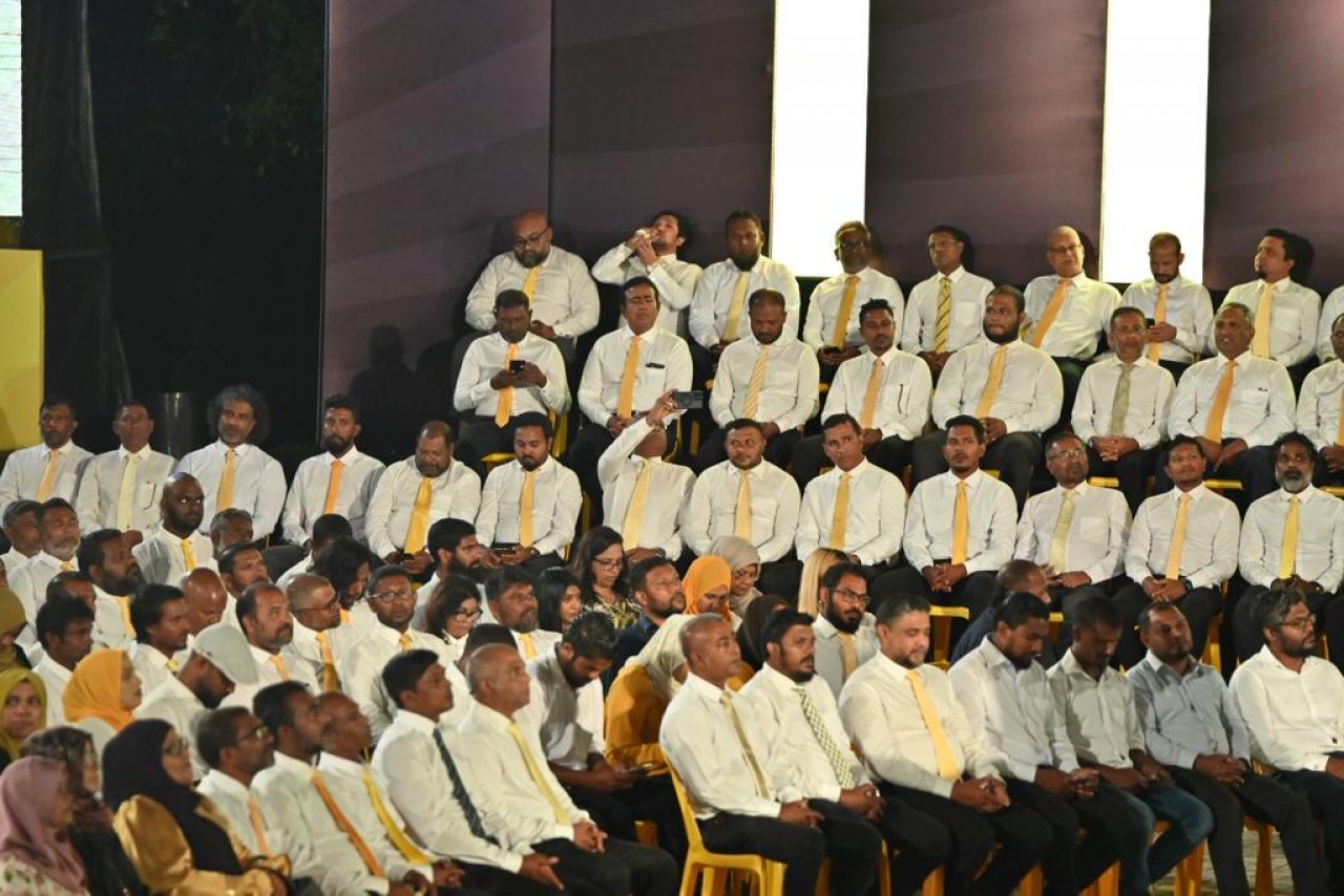 ރައީސް ސޯލިހަށް އެމްޑީޕީގެ ރިޔާސީ ޓިކެޓް ހަވާލުކުރުން