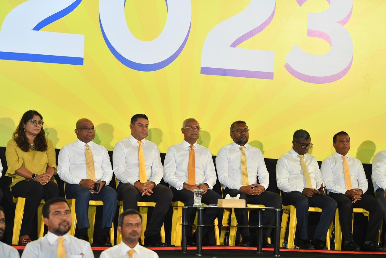 ރައީސް ސޯލިހަށް އެމްޑީޕީގެ ރިޔާސީ ޓިކެޓް ހަވާލުކުރުން