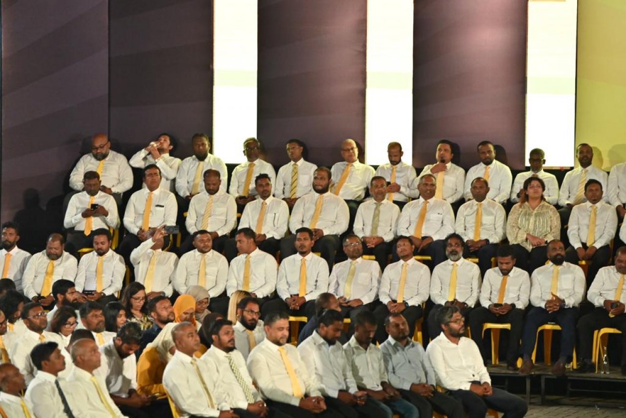 ރައީސް ސޯލިހަށް އެމްޑީޕީގެ ރިޔާސީ ޓިކެޓް ހަވާލުކުރުން