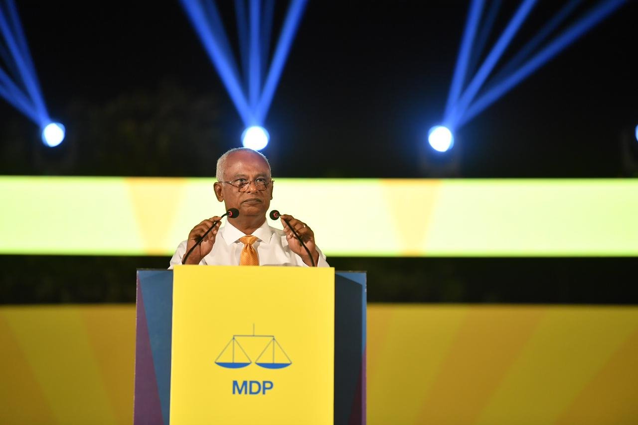 ރައީސް ސޯލިހަށް އެމްޑީޕީގެ ރިޔާސީ ޓިކެޓް ހަވާލުކުރުން