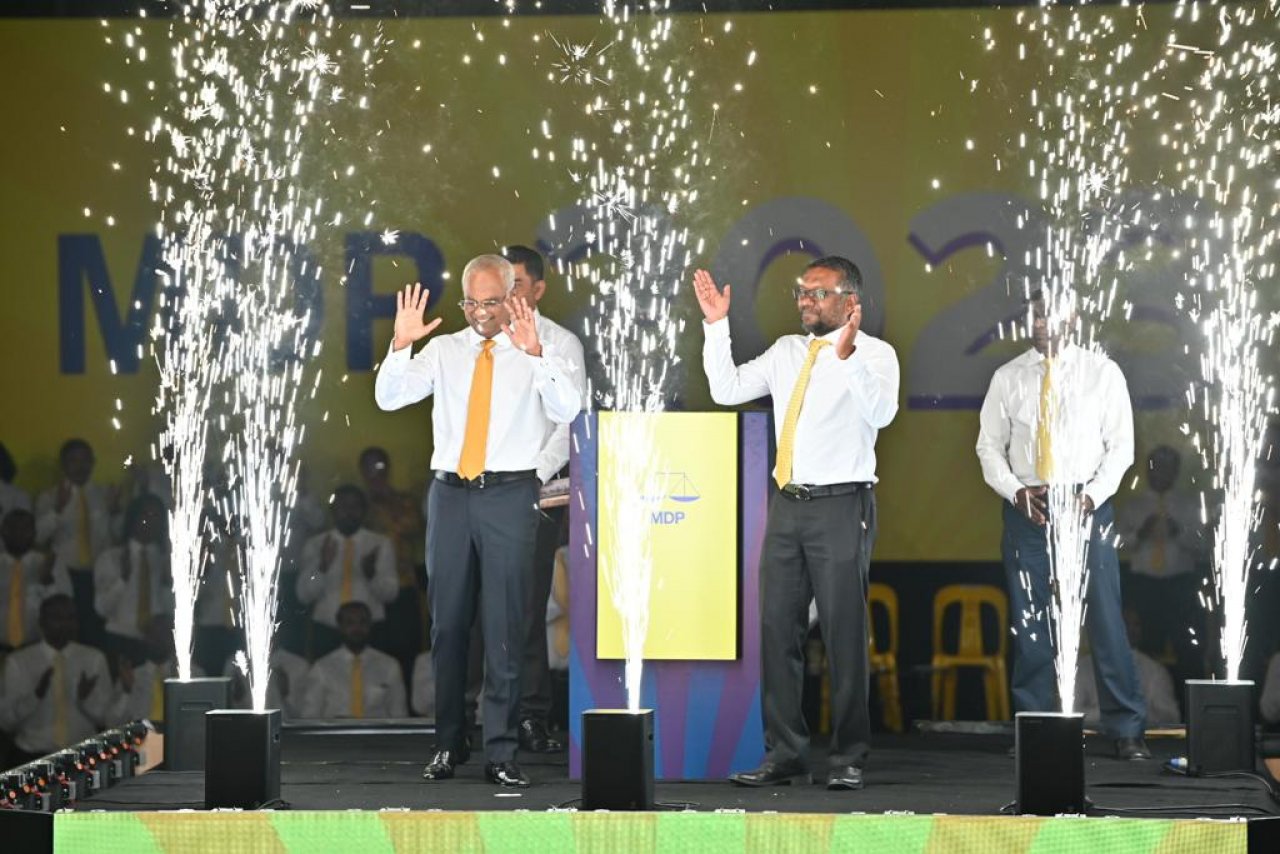 ރައީސް ސޯލިހަށް އެމްޑީޕީގެ ރިޔާސީ ޓިކެޓް ހަވާލުކުރުން