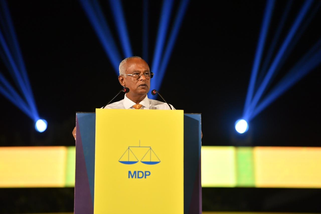 ރައީސް ސޯލިހަށް އެމްޑީޕީގެ ރިޔާސީ ޓިކެޓް ހަވާލުކުރުން