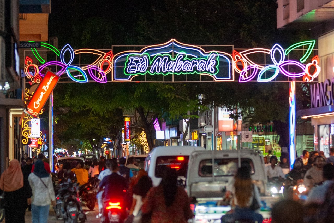 ނަލަ ގިޑިގެތަކުން މާލެ އީދަށް ދިއްލާލާފައި