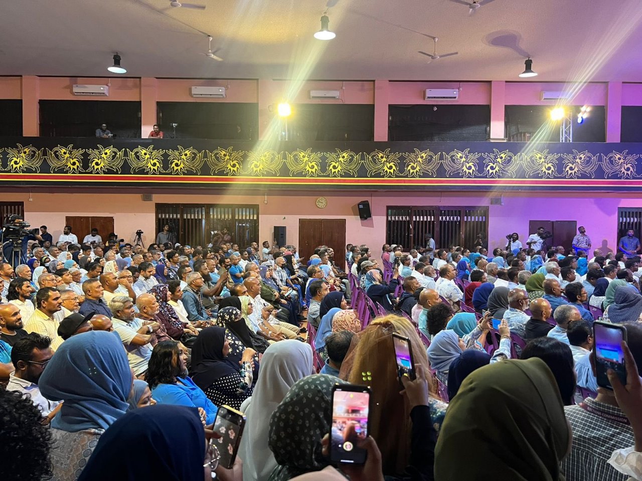 ދަ ޑިމޮކްރެޓްސް އުފެއްދުމަށް ބޭއްވި ޖަލްސާ