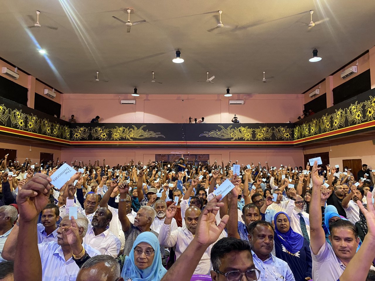 ދަ ޑިމޮކްރެޓްސް އުފެއްދުމަށް ބޭއްވި ޖަލްސާ