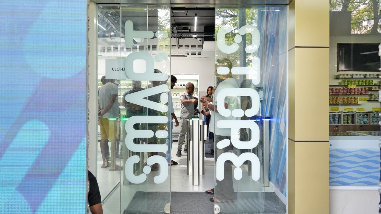 ސޭލްސްމަނަކާ ނުލައި ހިންގާ އެސްޓީއޯގެ ސްމާޓް ފިހާރަ ހުޅުވުން