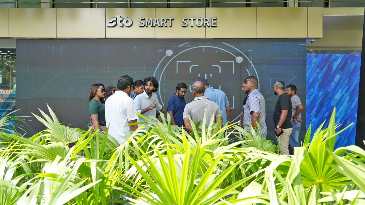 ސޭލްސްމަނަކާ ނުލައި ހިންގާ އެސްޓީއޯގެ ސްމާޓް ފިހާރަ ހުޅުވުން