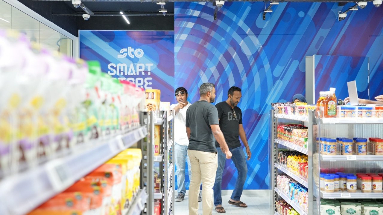 ސޭލްސްމަނަކާ ނުލައި ހިންގާ އެސްޓީއޯގެ ސްމާޓް ފިހާރަ ހުޅުވުން