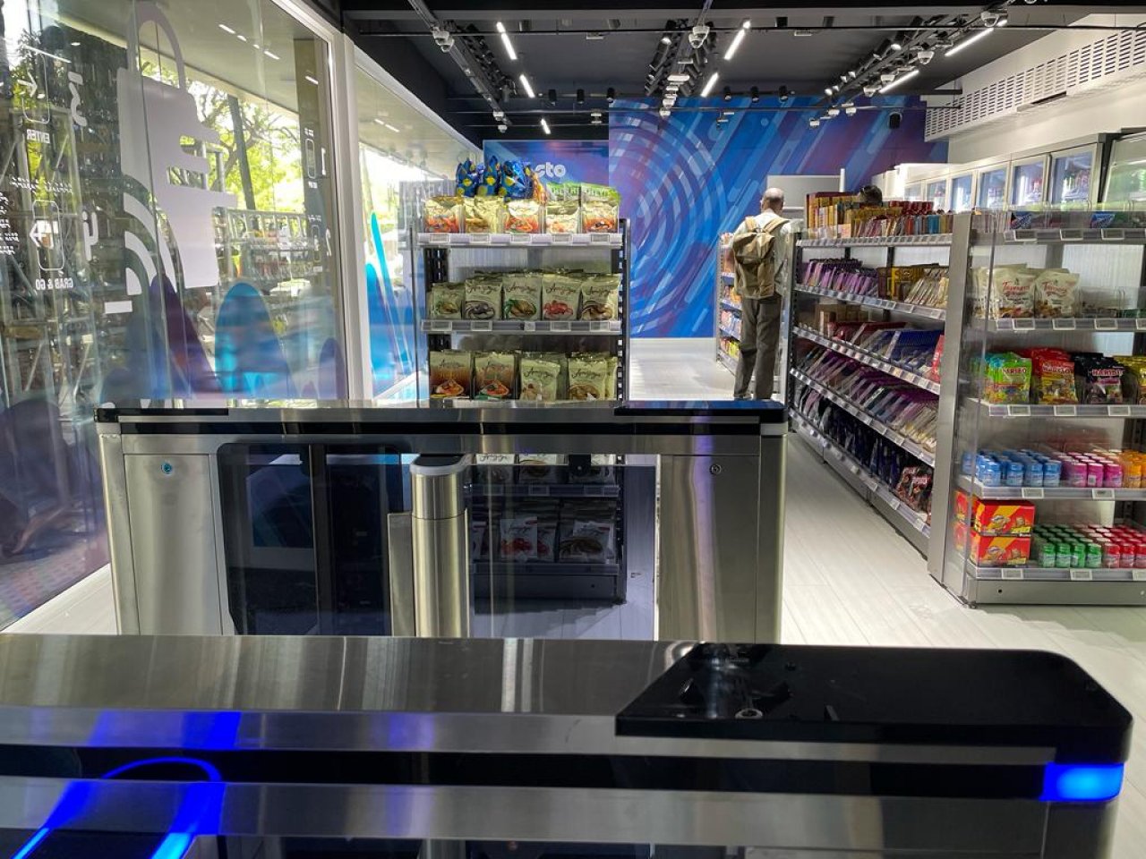 ސޭލްސްމަނަކާ ނުލައި ހިންގާ އެސްޓީއޯގެ ސްމާޓް ފިހާރަ ހުޅުވުން