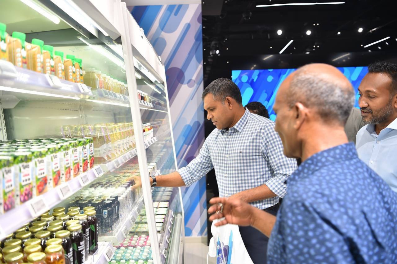 ސޭލްސްމަނަކާ ނުލައި ހިންގާ އެސްޓީއޯގެ ސްމާޓް ފިހާރަ ހުޅުވުން