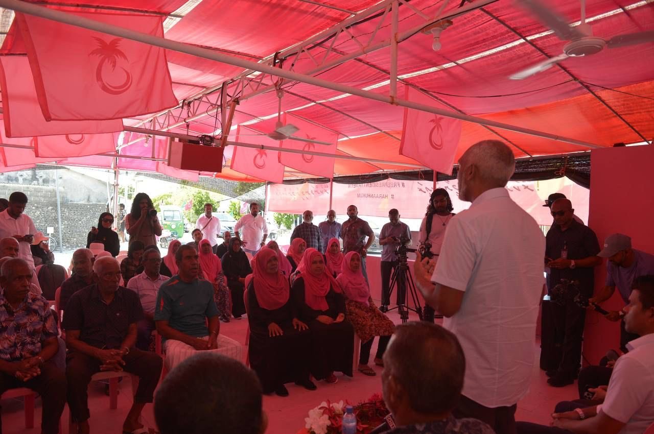 އިދިކޮޅު ރިޔާސީ ކެންޑިޑޭޓް ޑރ. މުއިއްޒުގެ ކެމްޕޭންގެ ފުރަތަމަ ދަތުރު