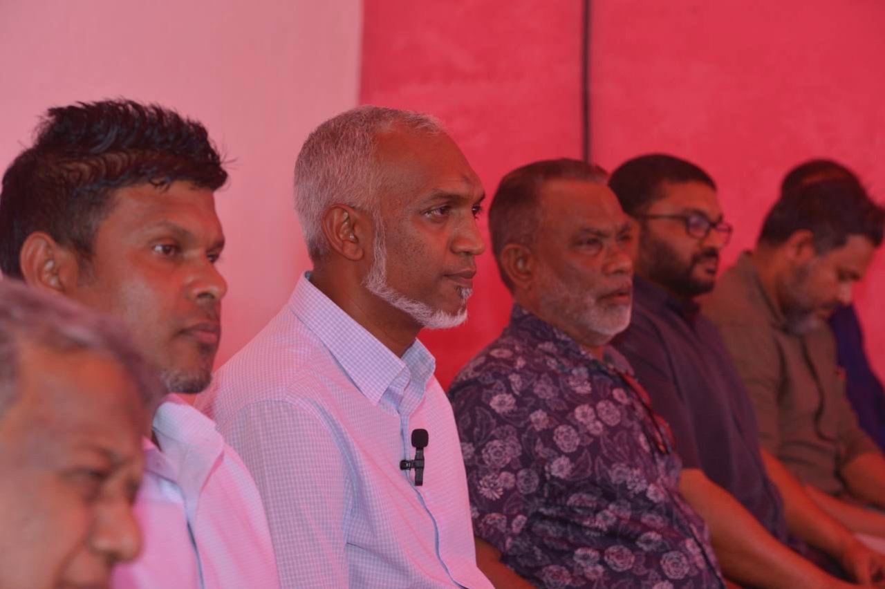 އިދިކޮޅު ރިޔާސީ ކެންޑިޑޭޓް ޑރ. މުއިއްޒުގެ ކެމްޕޭންގެ ފުރަތަމަ ދަތުރު