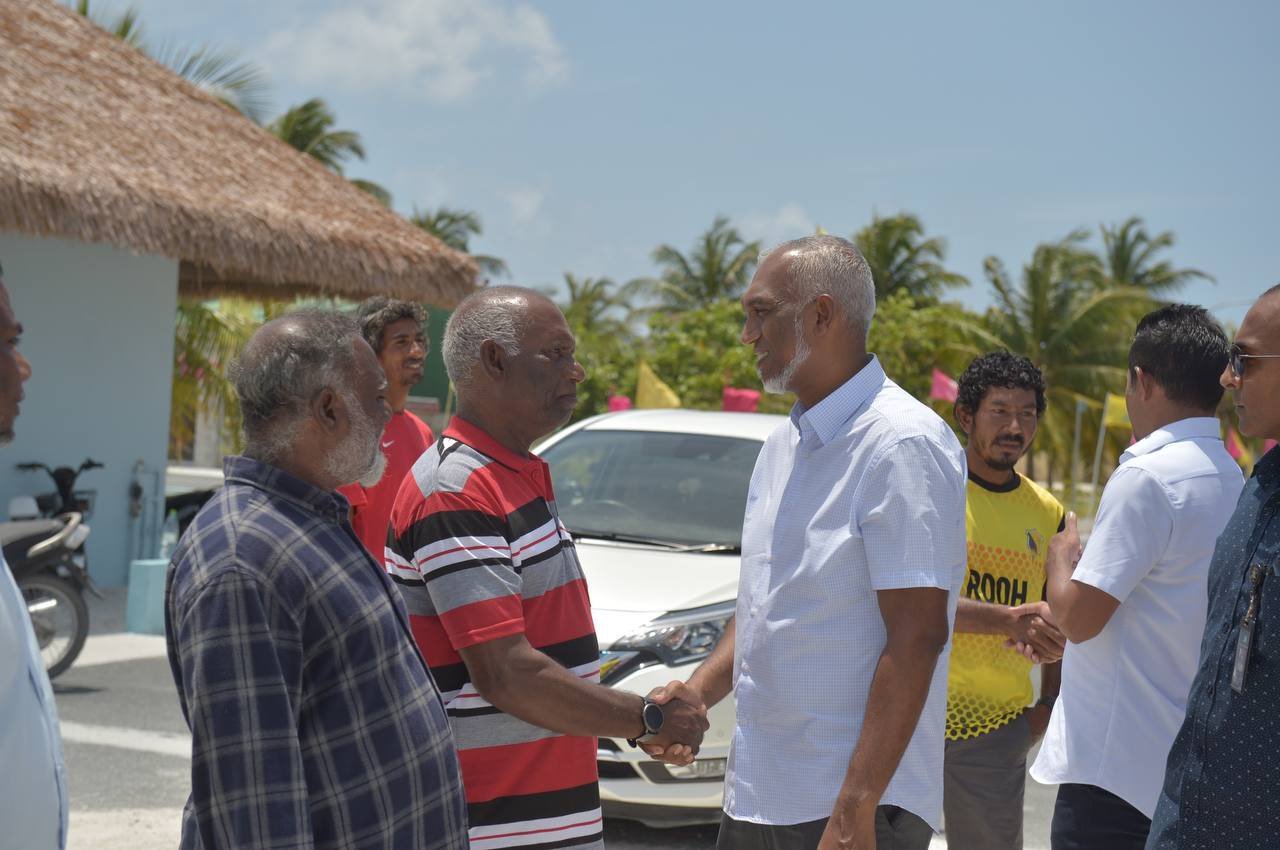 އިދިކޮޅު ރިޔާސީ ކެންޑިޑޭޓް ޑރ. މުއިއްޒުގެ ކެމްޕޭންގެ ފުރަތަމަ ދަތުރު