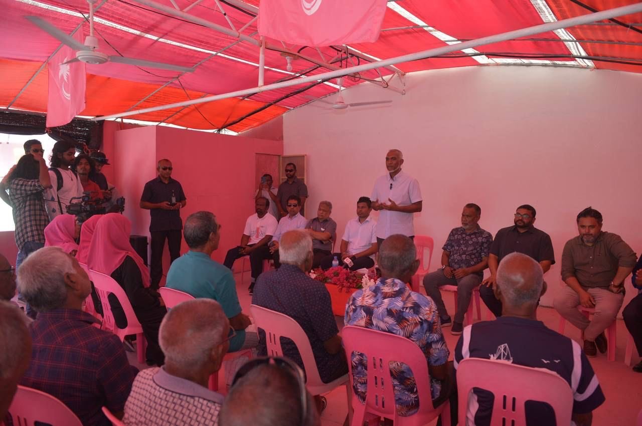 އިދިކޮޅު ރިޔާސީ ކެންޑިޑޭޓް ޑރ. މުއިއްޒުގެ ކެމްޕޭންގެ ފުރަތަމަ ދަތުރު