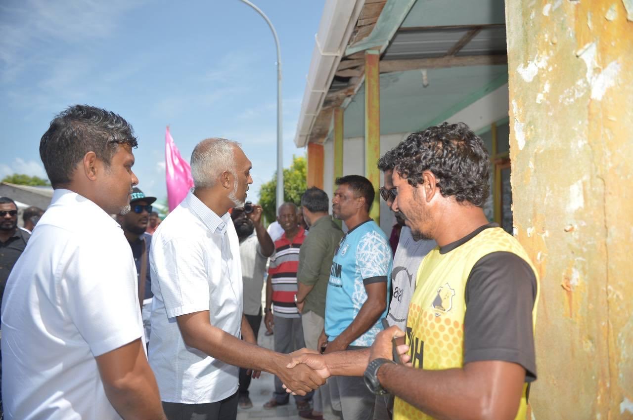 އިދިކޮޅު ރިޔާސީ ކެންޑިޑޭޓް ޑރ. މުއިއްޒުގެ ކެމްޕޭންގެ ފުރަތަމަ ދަތުރު