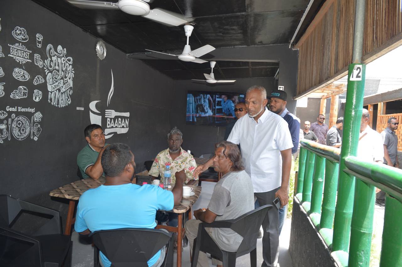 އިދިކޮޅު ރިޔާސީ ކެންޑިޑޭޓް ޑރ. މުއިއްޒުގެ ކެމްޕޭންގެ ފުރަތަމަ ދަތުރު