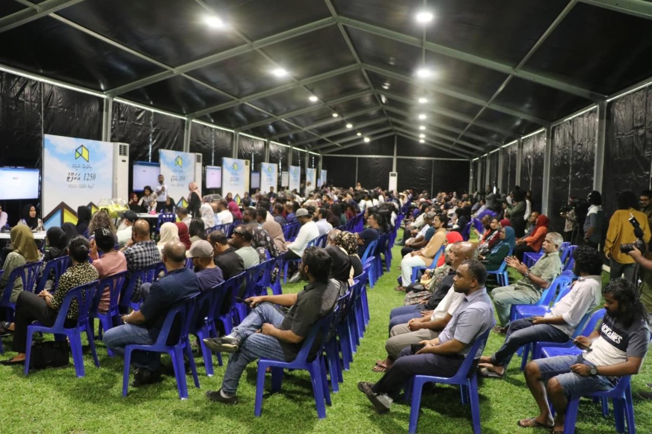 މާލޭ މީހުންނަށް ހިލޭ ގޯތި ކަނޑާފައި ދިނުން