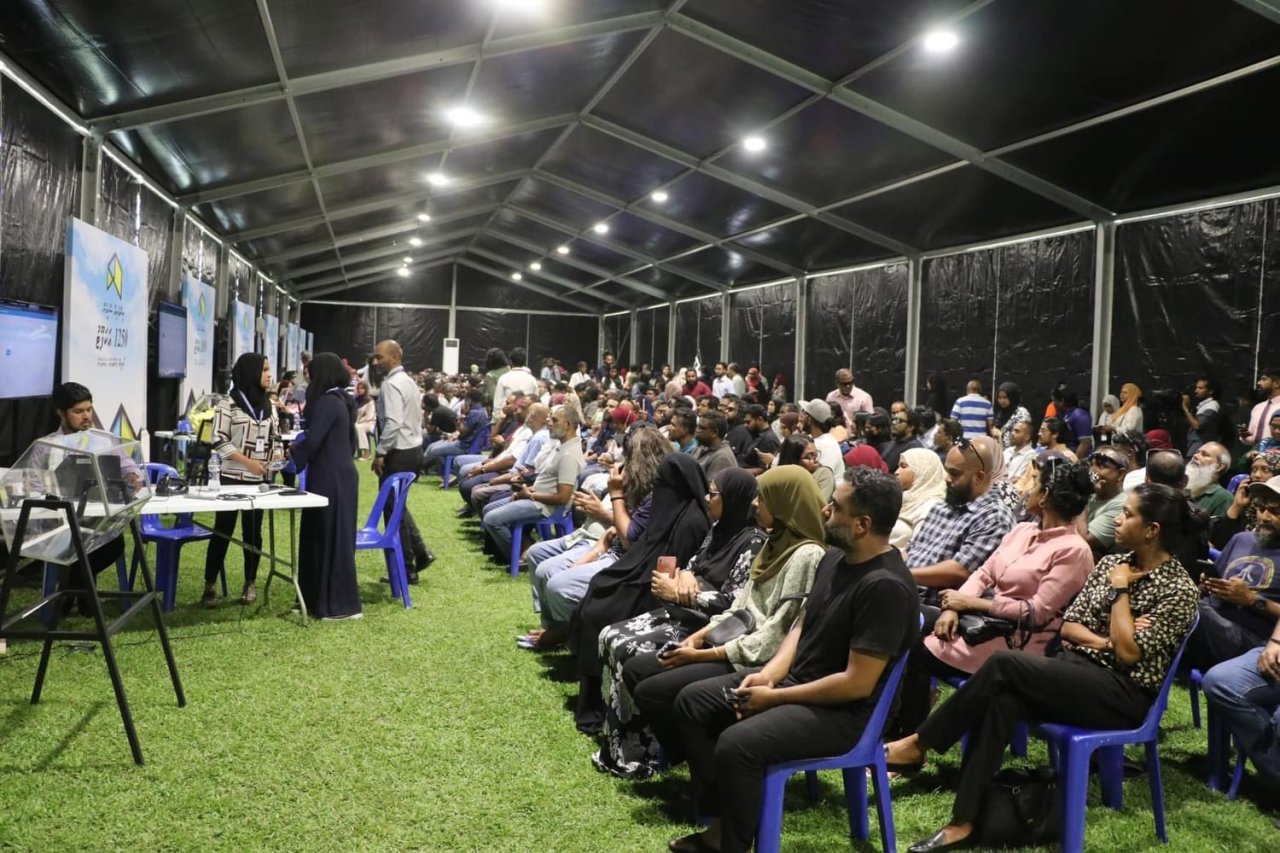 މާލޭ މީހުންނަށް ހިލޭ ގޯތި ކަނޑާފައި ދިނުން