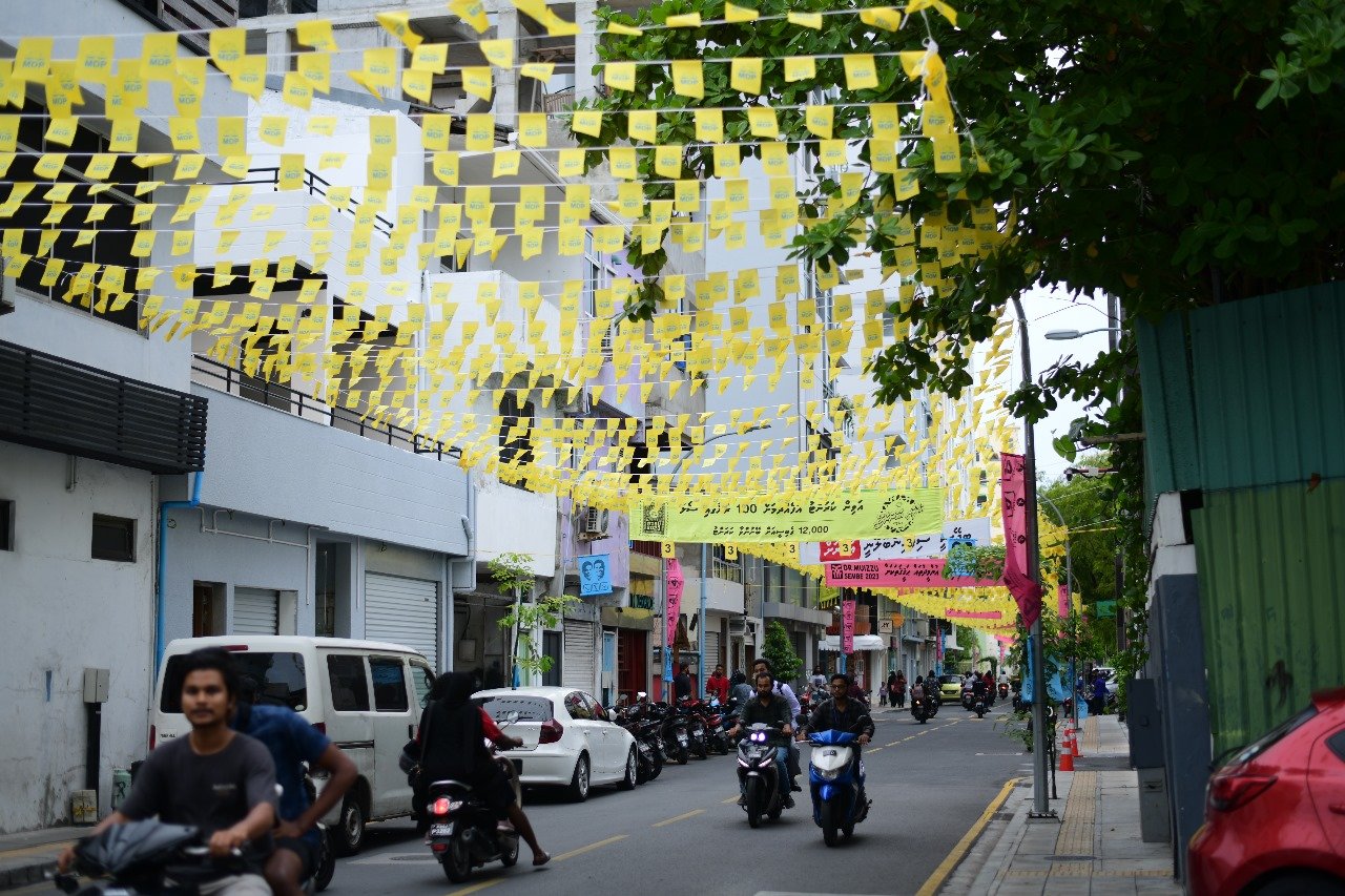 ކެމްޕޭންގެ އެކި ކުލަތައް މާލޭގެ މަގުތަކުން