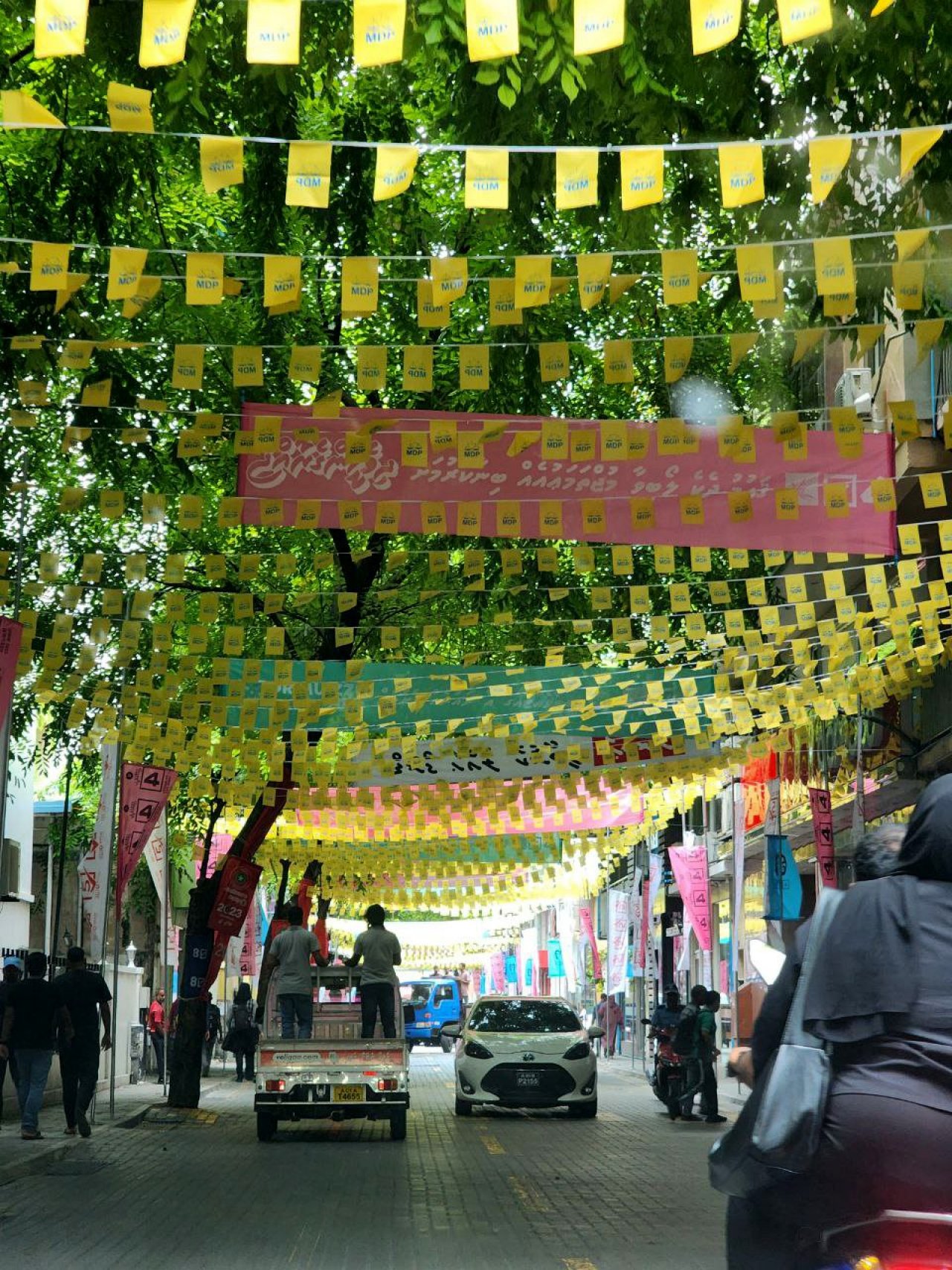 ކެމްޕޭންގެ އެކި ކުލަތައް މާލޭގެ މަގުތަކުން