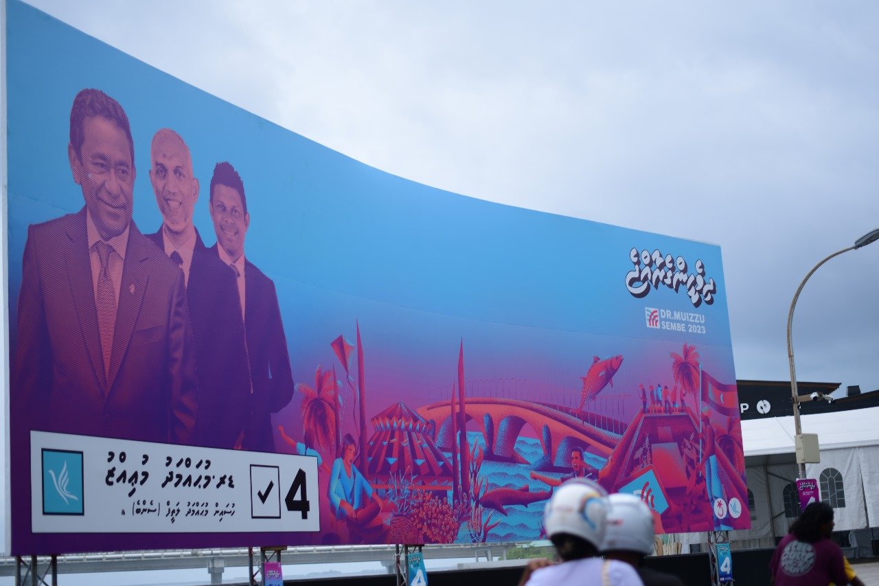 ކެމްޕޭންގެ އެކި ކުލަތައް މާލޭގެ މަގުތަކުން