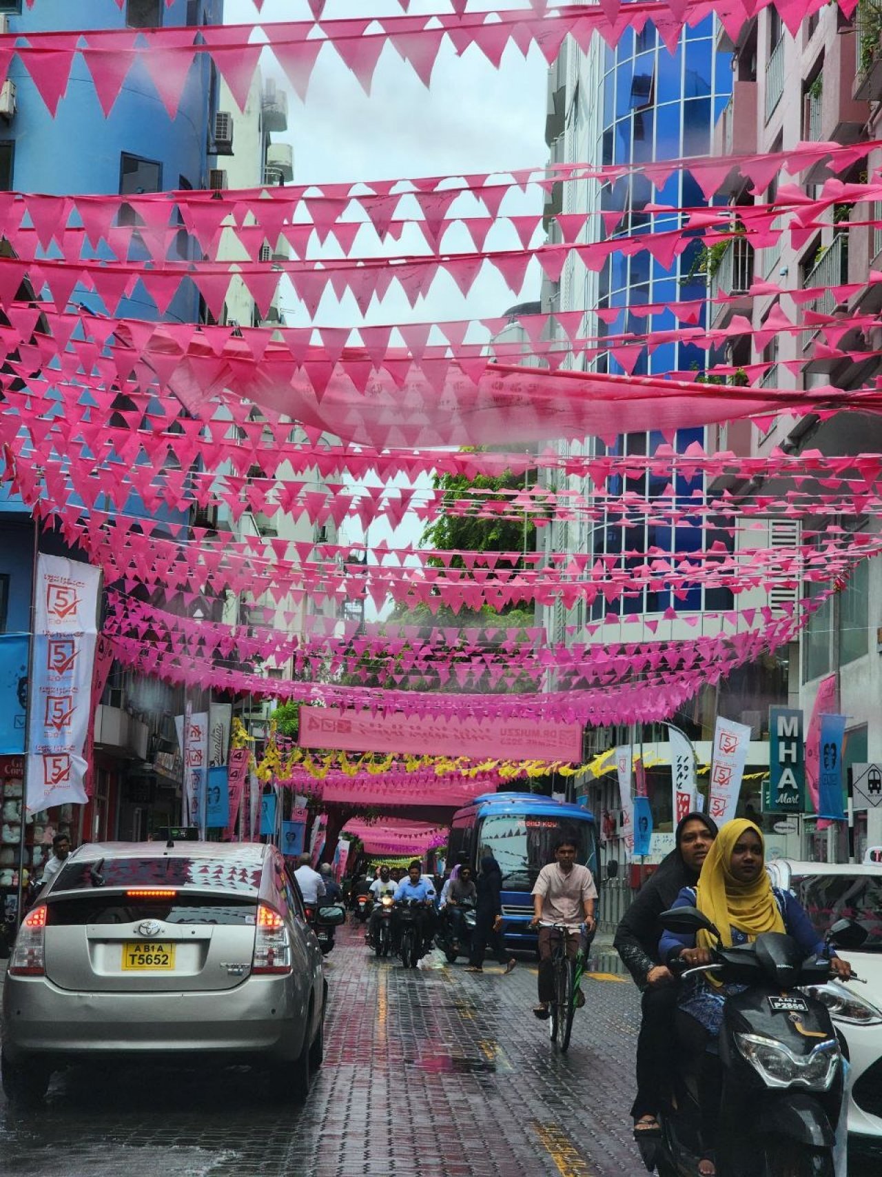 ކެމްޕޭންގެ އެކި ކުލަތައް މާލޭގެ މަގުތަކުން