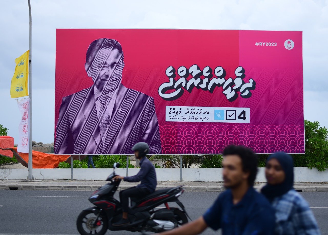 ކެމްޕޭންގެ އެކި ކުލަތައް މާލޭގެ މަގުތަކުން