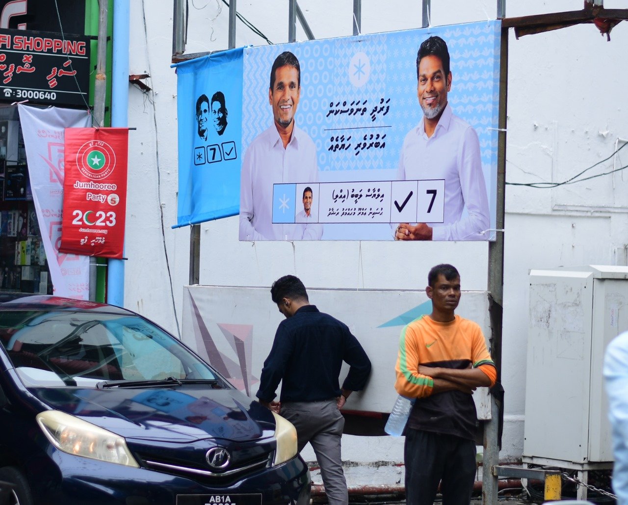 ކެމްޕޭންގެ އެކި ކުލަތައް މާލޭގެ މަގުތަކުން