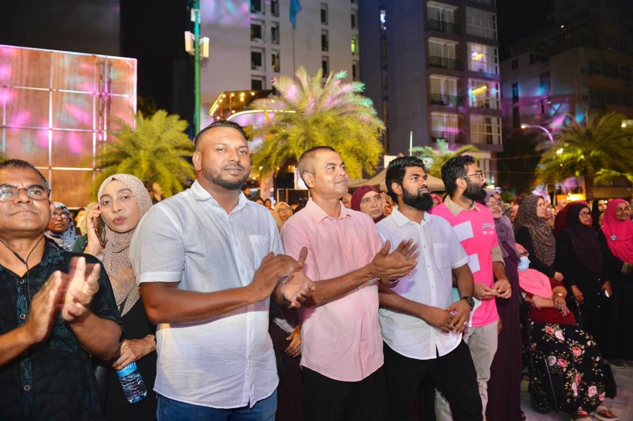 އިދިކޮޅުން ހޯދި ކާމިޔާބީ ފާހަގަކުރަން އާޓިފިޝަލް ބީޗުގައި ބޭއްވި 