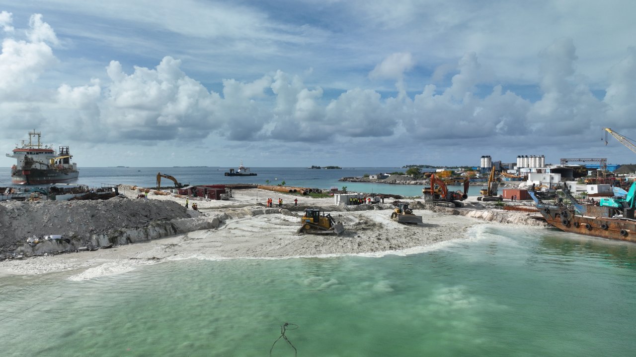 މާލޭ މީހުންނަށް ގޯތި ދޭން ހުޅުމާލޭގެ ފަޅު ހިއްކަން ފެށުން