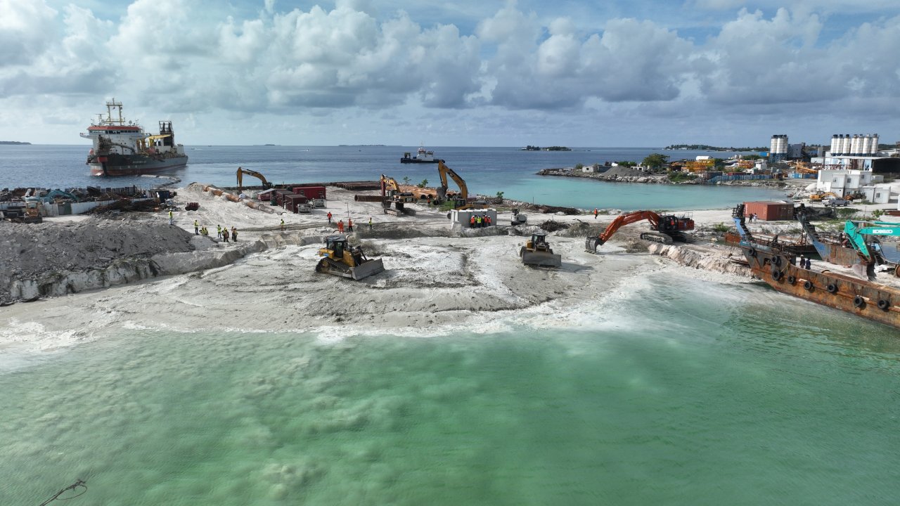 މާލޭ މީހުންނަށް ގޯތި ދޭން ހުޅުމާލޭގެ ފަޅު ހިއްކަން ފެށުން