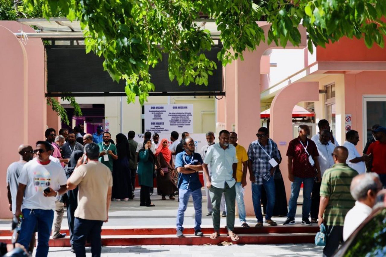 ރިޔާސީ އިންތިހާބުގެ ދެވަނަ ބުރުގެ ވޯޓުލުން ފޯރިއާއެކު ކުރިޔަށް