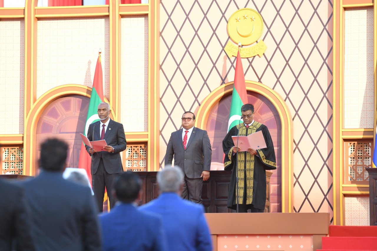 ޑރ. މުހައްމަދު މުއިއްޒު ރައީސުލްޖުމްހޫރިއްޔާކަމުގެ ހުވާކުރެއްވުން