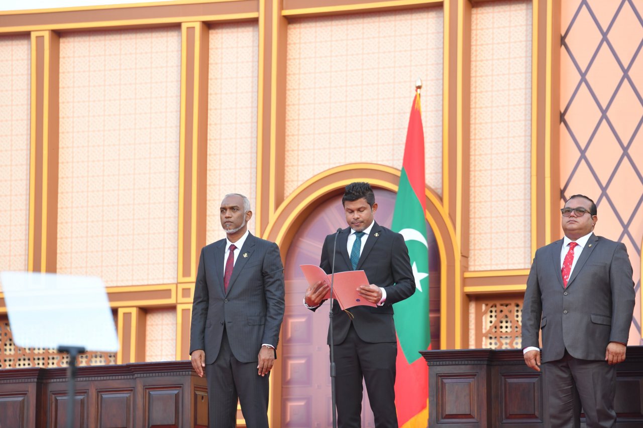 ޑރ. މުހައްމަދު މުއިއްޒު ރައީސުލްޖުމްހޫރިއްޔާކަމުގެ ހުވާކުރެއްވުން