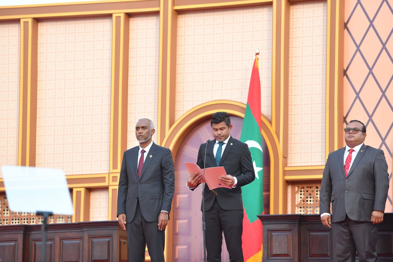 ޑރ. މުހައްމަދު މުއިއްޒު ރައީސުލްޖުމްހޫރިއްޔާކަމުގެ ހުވާކުރެއްވުން