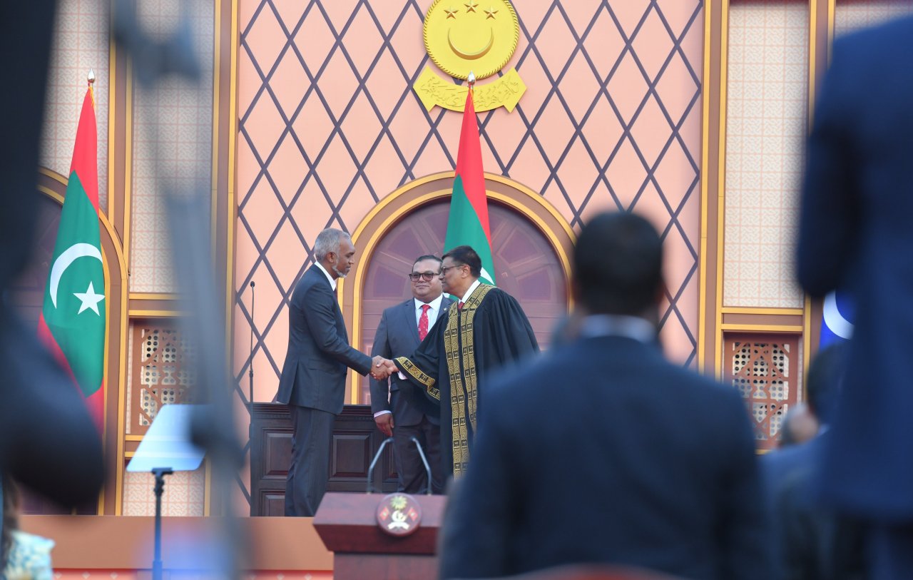 ޑރ. މުހައްމަދު މުއިއްޒު ރައީސުލްޖުމްހޫރިއްޔާކަމުގެ ހުވާކުރެއްވުން