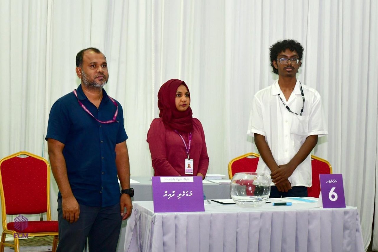 މަޖިލިސް އިންތިހާބުގައި ވާދަކުރާ ކެންޑިޑޭޓުންގެ ނަންތައް ތަރުތީބުކުރުން