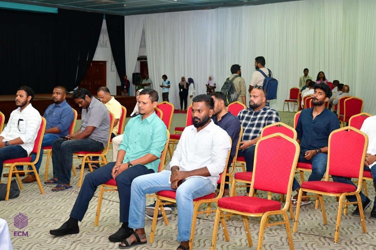 މަޖިލިސް އިންތިހާބުގައި ވާދަކުރާ ކެންޑިޑޭޓުންގެ ނަންތައް ތަރުތީބުކުރުން