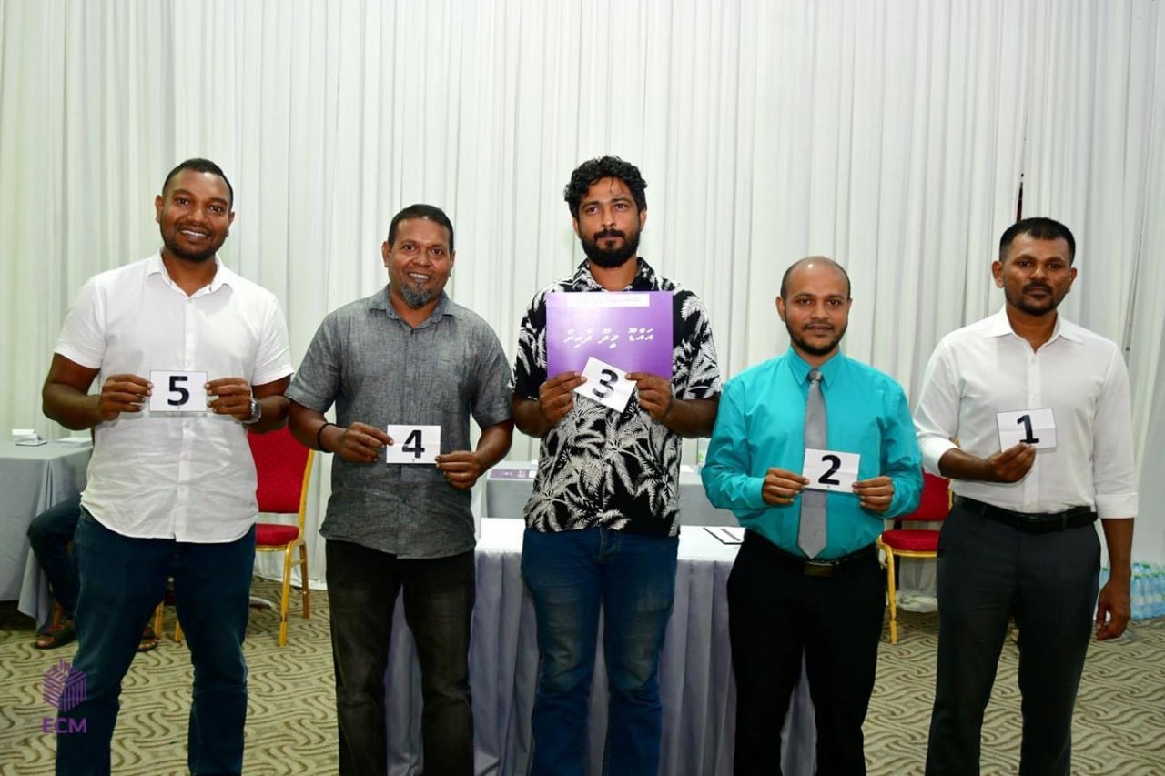މަޖިލިސް އިންތިހާބުގައި ވާދަކުރާ ކެންޑިޑޭޓުންގެ ނަންތައް ތަރުތީބުކުރުން