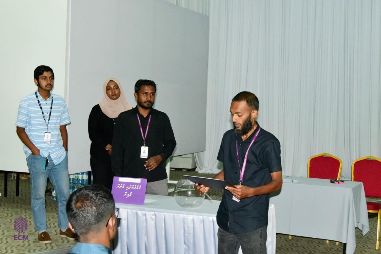 މަޖިލިސް އިންތިހާބުގައި ވާދަކުރާ ކެންޑިޑޭޓުންގެ ނަންތައް ތަރުތީބުކުރުން