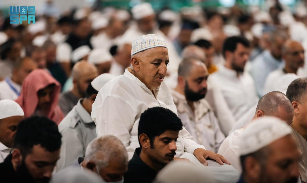 ރޯދަމަހުގެ އަޅުކަން އަދާކުރަން އެތައް މިލިއަން މީހުން ދެ ހަރަމްފުޅަށް