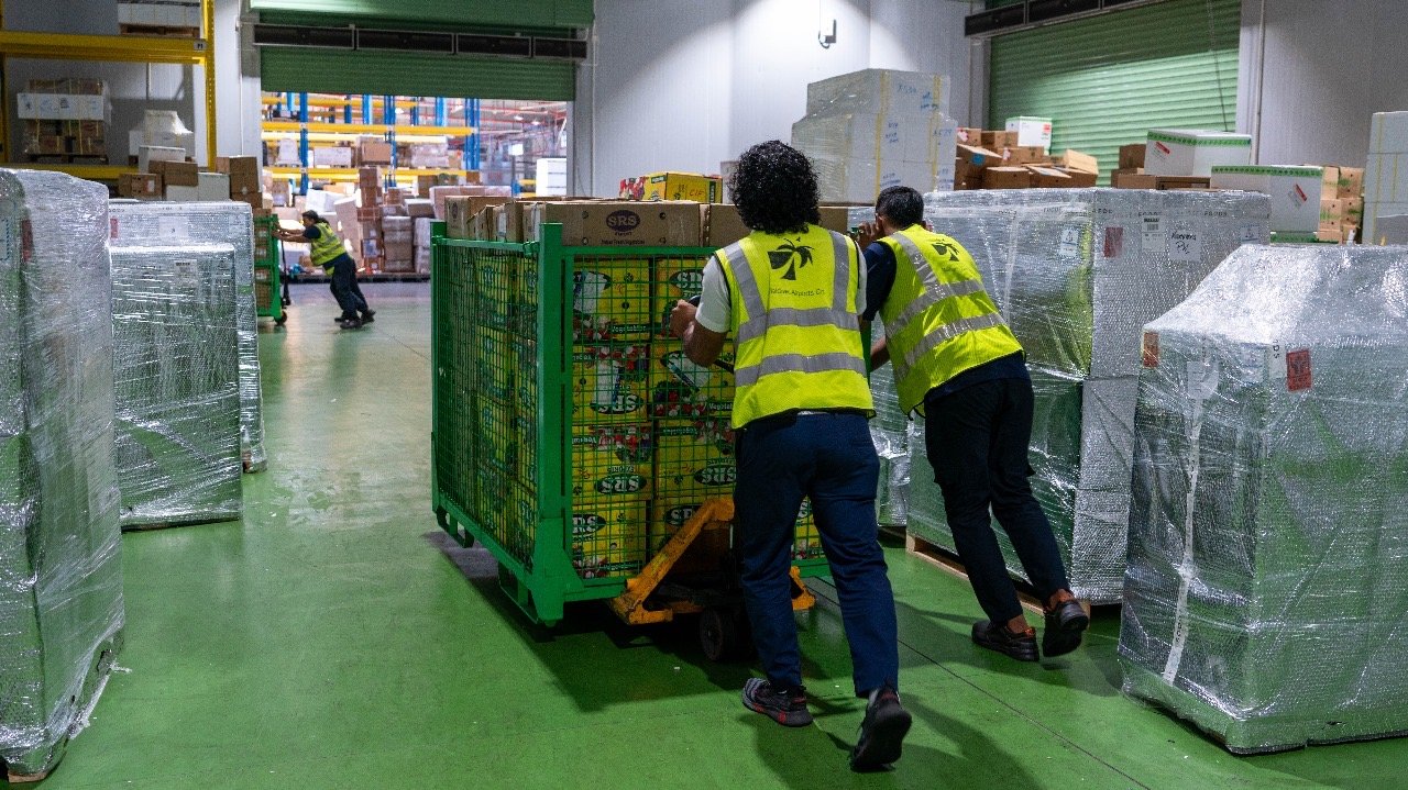 ވީއައިއޭގެ އާ ކާގޯ ޓާމިނަލްގެ ހީވާގި މުވައްޒަފުންގެ ހިދުމަތް