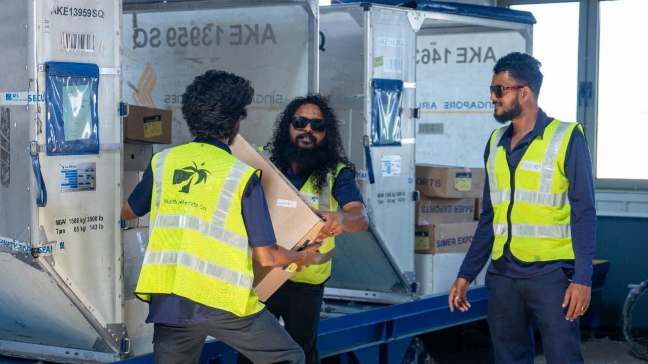 ވީއައިއޭގެ އާ ކާގޯ ޓާމިނަލްގެ ހީވާގި މުވައްޒަފުންގެ ހިދުމަތް