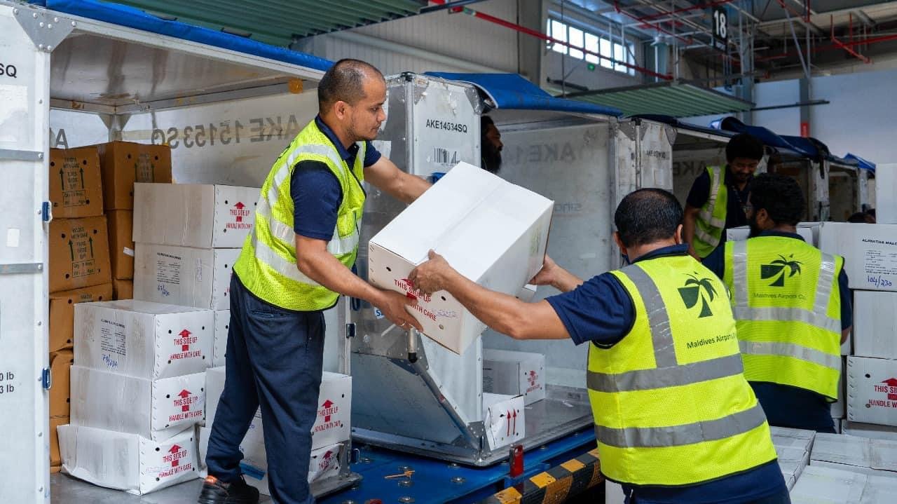 ވީއައިއޭގެ އާ ކާގޯ ޓާމިނަލްގެ ހީވާގި މުވައްޒަފުންގެ ހިދުމަތް