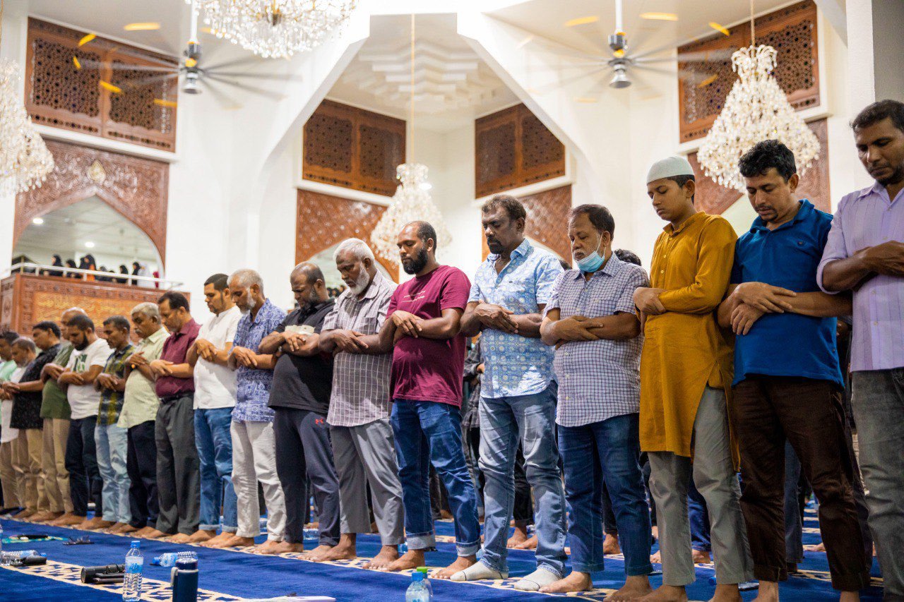 އިސްލާމީ މަރުކަޒުގައި ރޭ ކުރިޔަށް ގެންދިޔަ ދަމު ނަމާދުގައި އެތައް ސަތޭކަ ބަޔަކު ބައިވެރިވި
